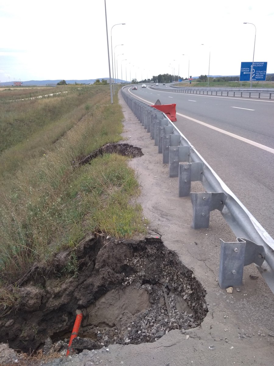 Road163's tweet photo. Новая дорога в аэропорт Курумоч, в сторону аэропорта. Не доезжая искусственного сооружения через ЖД пути. @NuzhdinVV @I_Pivkin @avtosamara @D_Azaroff @onf63 https://t.co/uLhdZxkr7C