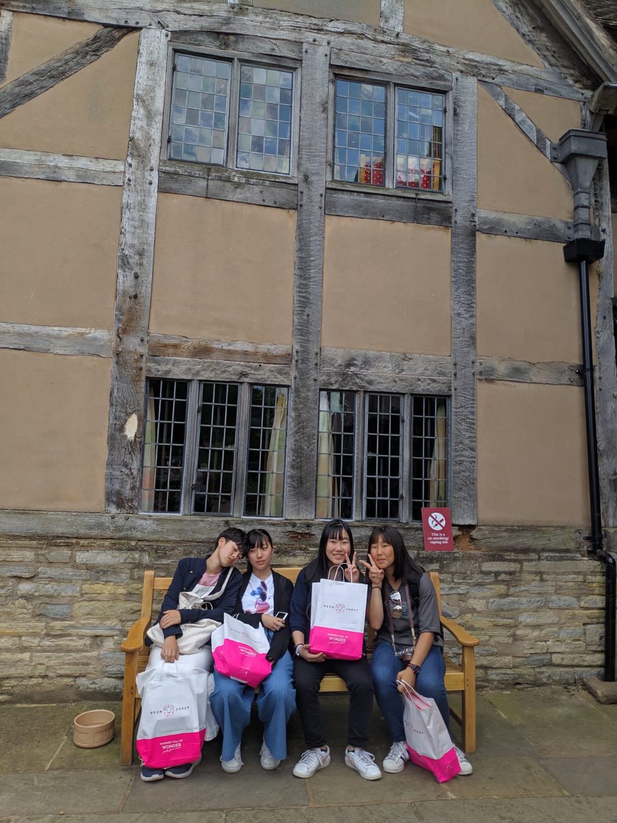 BlueBridgeEd's tweet photo. Some of our students enjoying a trip to Shakespeare country! @TheRSC @ShakespeareBT https://t.co/GsKYqbgKW6