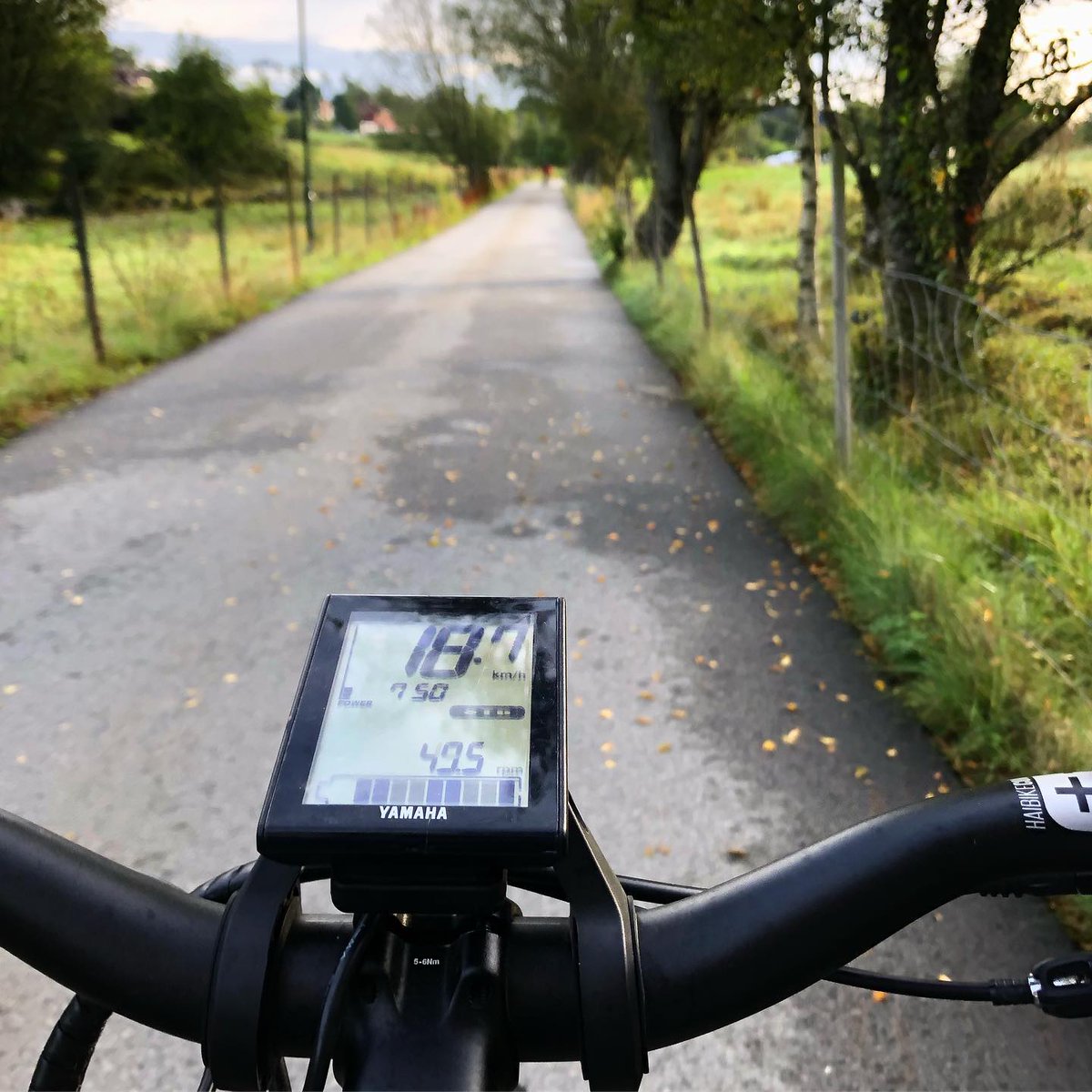 Tester #elsykkel fra <a href="/hjemjobbhjem/">HjemJobbHjem</a> denne uken. Turen fra Grannes til østre bydel går som en lek. #sykletiljobben #fiskluft.