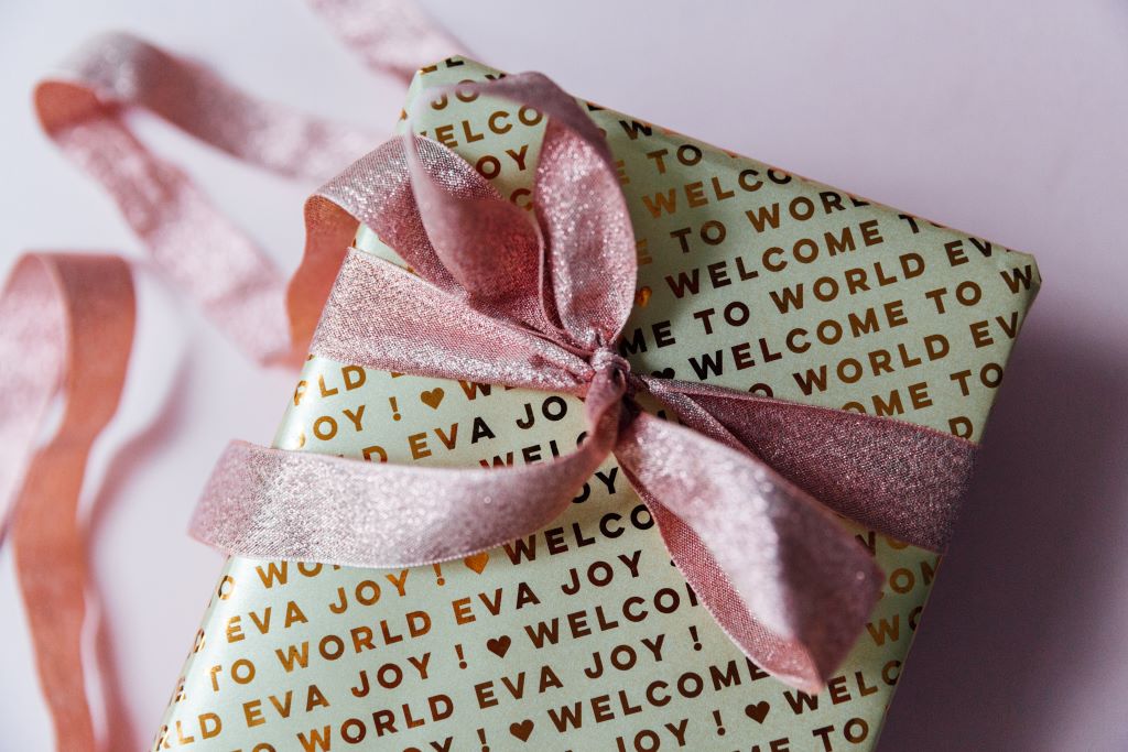 Write a special message to a new baby on our luxury giftwrap - guaranteed to raise a few smiles and 'ahhhhs' 👶. #newbaby #newborn #babygirl #babyboy #newarrival #babygifts
