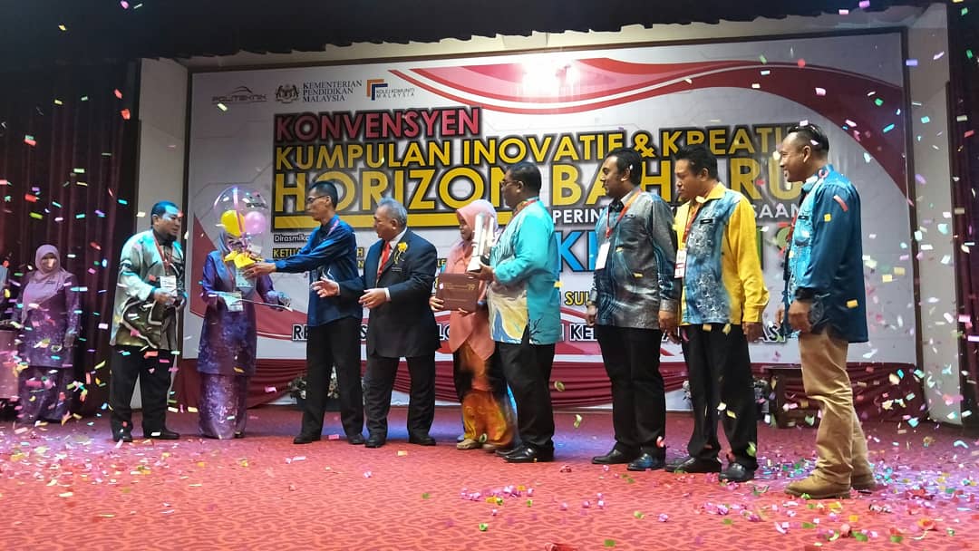 PTSB_edu's tweet photo. Konvensyen Kumpulan Inovatif & Kreatif Horizon Baharu (KIK HB) Peringkat Kebangsaan Politeknik & Kolej Komuniti 2019.
Tahniah buat kumpulan AntCar dari Kolej Komuniti Kepala Batas atas kejayaan dinobatkan sebagai Johan Keseluruhan KIK HB 2019.
#makingPTSBgreat https://t.co/ISpARjC4R2