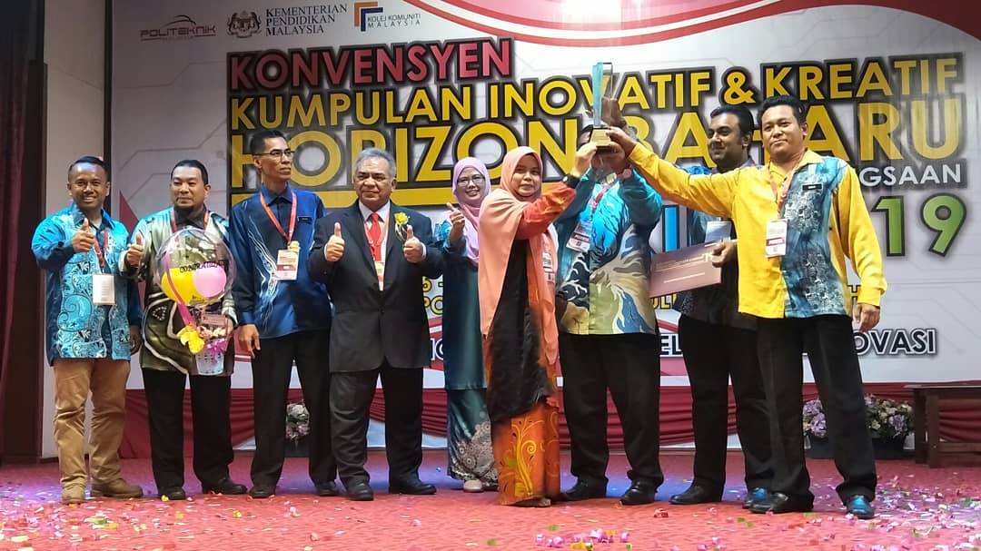 PTSB_edu's tweet photo. Konvensyen Kumpulan Inovatif & Kreatif Horizon Baharu (KIK HB) Peringkat Kebangsaan Politeknik & Kolej Komuniti 2019.
Tahniah buat kumpulan AntCar dari Kolej Komuniti Kepala Batas atas kejayaan dinobatkan sebagai Johan Keseluruhan KIK HB 2019.
#makingPTSBgreat https://t.co/ISpARjC4R2
