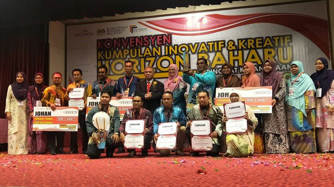 PTSB_edu's tweet photo. Konvensyen Kumpulan Inovatif & Kreatif Horizon Baharu (KIK HB) Peringkat Kebangsaan Politeknik & Kolej Komuniti 2019.
Tahniah buat kumpulan AntCar dari Kolej Komuniti Kepala Batas atas kejayaan dinobatkan sebagai Johan Keseluruhan KIK HB 2019.
#makingPTSBgreat https://t.co/ISpARjC4R2
