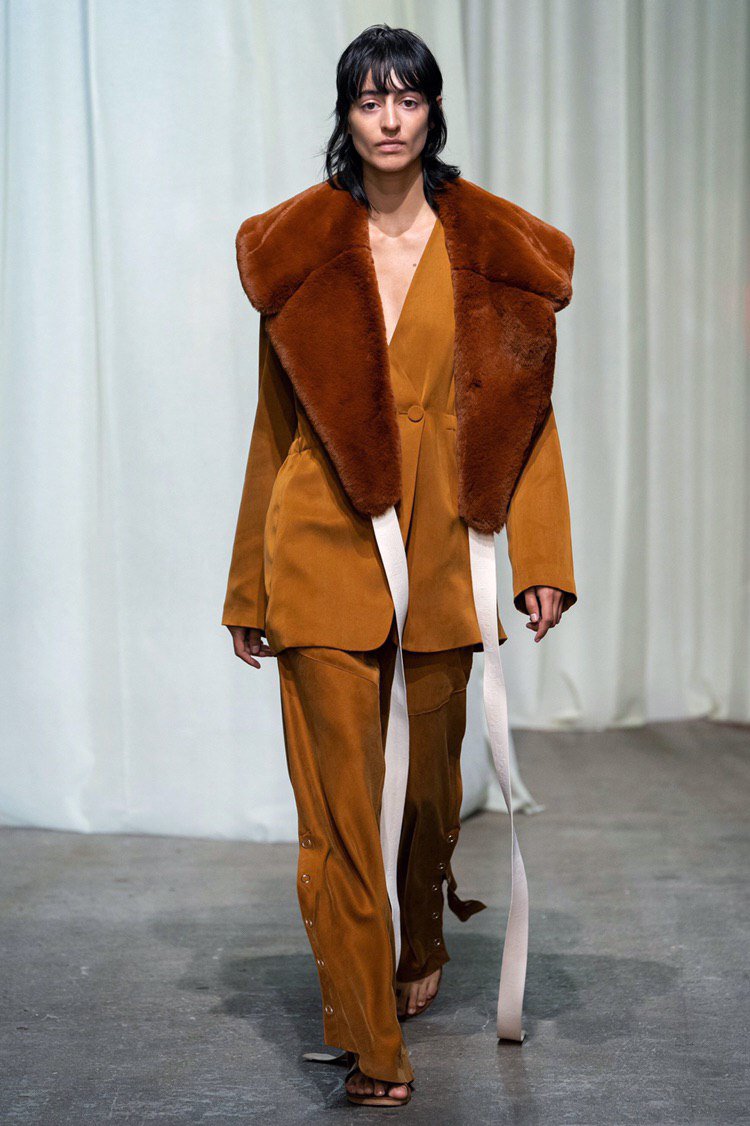 we_are_fur's tweet photo. Another one from #copenhagenfashionweek 🙌🏻💫👑💖 Seriously, how cosy and glamorous does this bundle of @rodebjerofficial fur look? #obsessed #rodebjer #furlook https://t.co/KsW9x2thGH