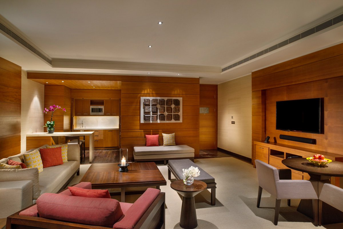 RafflesHainan's tweet photo. Each room, suite, and villa
features warm, natural tones, spacious accommodations, and a wide range of amenities, while embracing contemporary  interpretations of both Balinese and Hainanese ethnic furnishings. https://t.co/L3piIevuCN