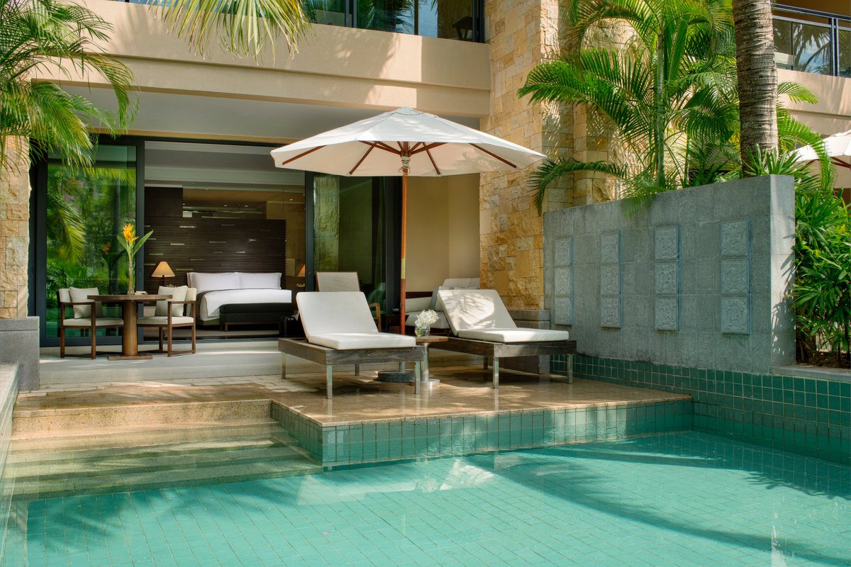 RafflesHainan's tweet photo. Each room, suite, and villa
features warm, natural tones, spacious accommodations, and a wide range of amenities, while embracing contemporary  interpretations of both Balinese and Hainanese ethnic furnishings. https://t.co/L3piIevuCN