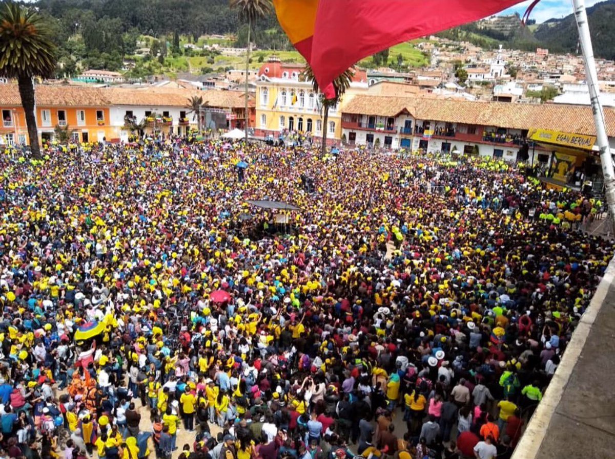 nelsonpachecodj's tweet photo. #EganVencedor @dasancari debutó en tarima en el homenaje a Nuestro Campeón Egan Bernal. Único artista permitido para hacer la apertura del evento. Gracias Zipaquirá por ser tierra de talentos y orgullos para el Mundo. https://t.co/Rgsgl3HIid
