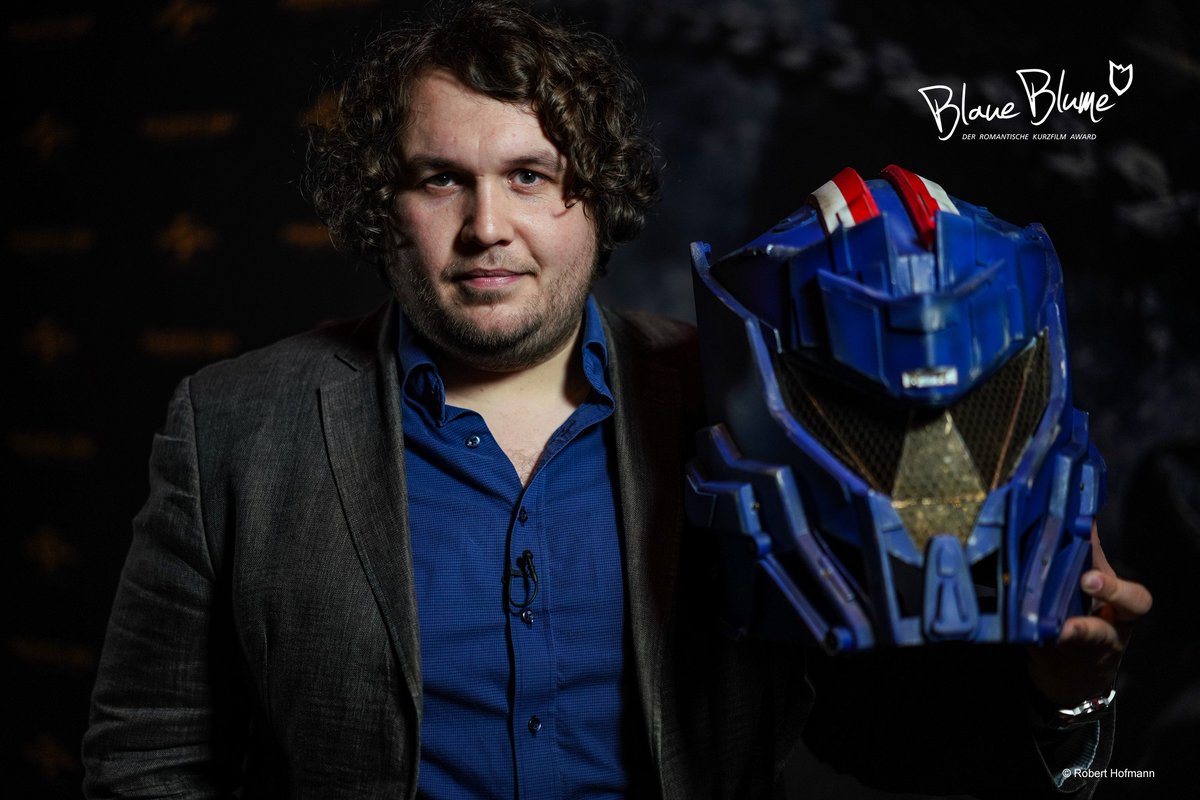 M_M_AG's tweet photo. Robert Hofmann (@DVDKritik) ist Jurymitglied des #BlaueBlumeAwards 2019 und ruft in seinen Film News zum Mitmachen auf. https://t.co/DDfBiZGm9N #mainstreammediaag #fernsehenmitherz #RomanceTV https://t.co/t8y5Phosjd