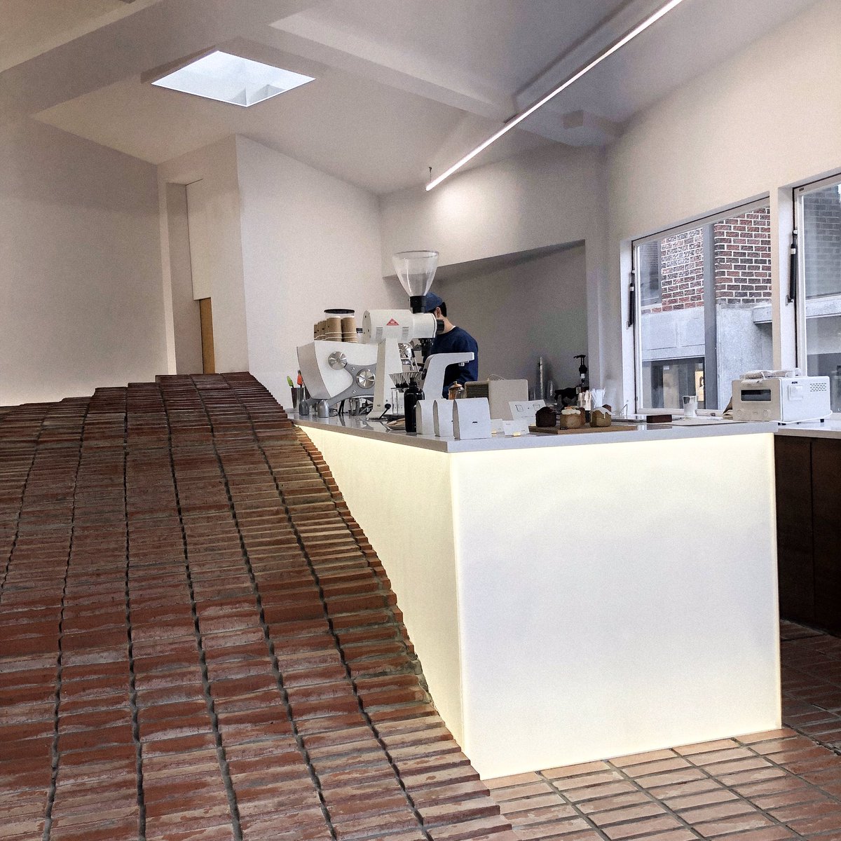 Originallims's tweet photo. coffee nap roasters ☕️
: คาเฟ่เล็กๆminimalแนวผสมผสานไม่เหมือนใครภายในร้านตกแต่งด้วยโทนขาวผสมอิฐที่ก่อแบบไล่ระดับ เก๋ๆ ที่นี่เด่นเรื่องกาแฟ แต่ถ้าใครไม่ทานก็มีแบบnon coffeeน้าdessertก็มี
📍 https://t.co/F9fyDhR0Ko
#Originallim #รีวิวเกาหลี #คาเฟ่เกาหลี @Review_korea https://t.co/ibwkRNCVci