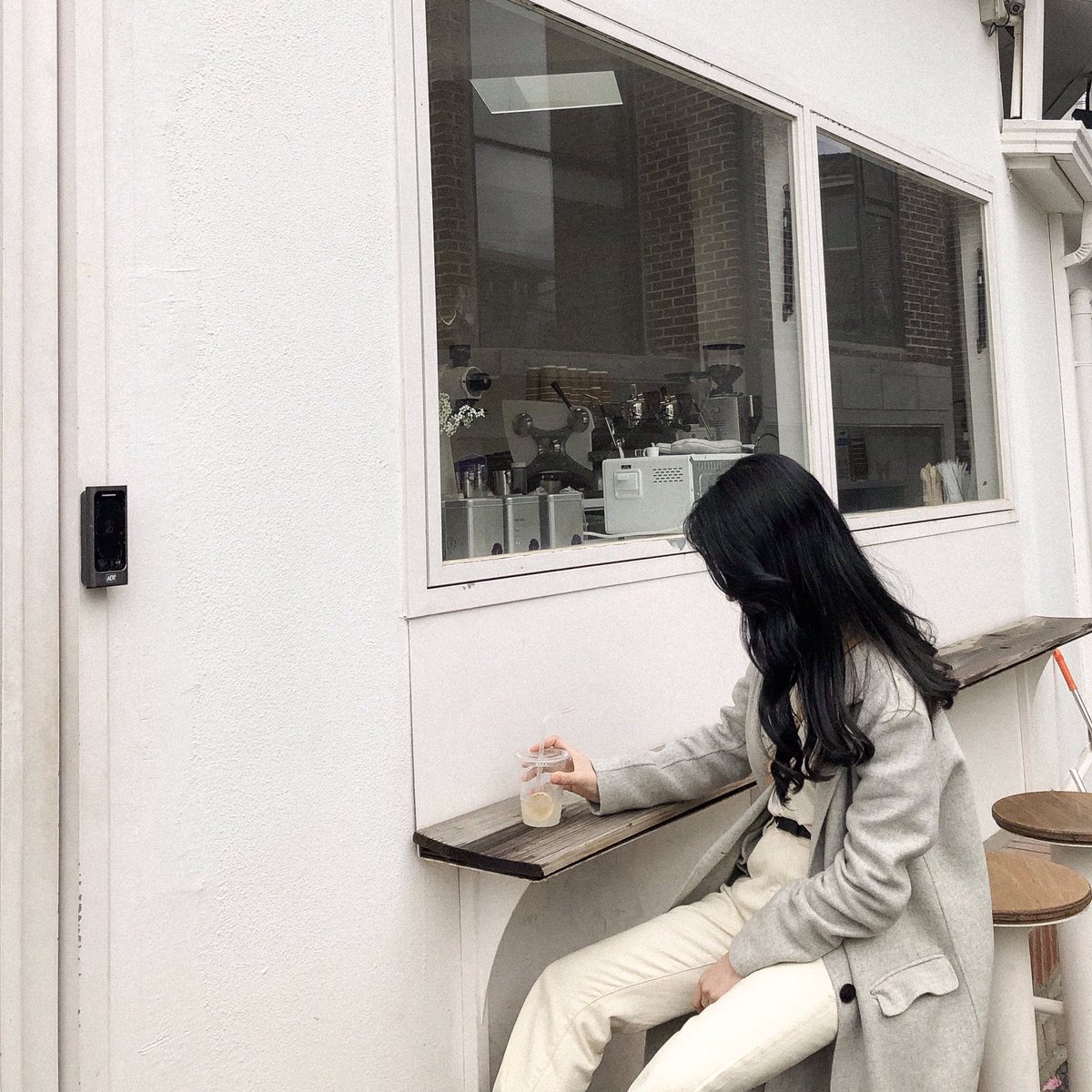 Originallims's tweet photo. coffee nap roasters ☕️
: คาเฟ่เล็กๆminimalแนวผสมผสานไม่เหมือนใครภายในร้านตกแต่งด้วยโทนขาวผสมอิฐที่ก่อแบบไล่ระดับ เก๋ๆ ที่นี่เด่นเรื่องกาแฟ แต่ถ้าใครไม่ทานก็มีแบบnon coffeeน้าdessertก็มี
📍 https://t.co/F9fyDhR0Ko
#Originallim #รีวิวเกาหลี #คาเฟ่เกาหลี @Review_korea https://t.co/ibwkRNCVci