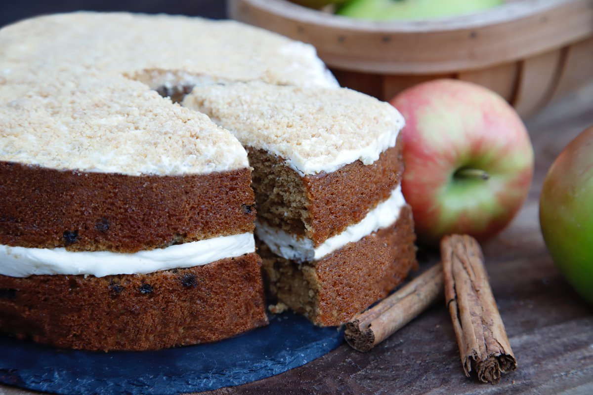 SpongeCakesLtd's tweet photo. Less than an hour to go to get your Apple Crumble Sponge Friday orders in‼️ SHOP - https://t.co/hEH7Q15tvL
#Hurry #Discount #OrderBefore2pm #WeeklyDeal #AppleCrumble #CakeForTheWeekend #SpongeFriday #GlutenFreeAvailable https://t.co/Yyxhyo5stA