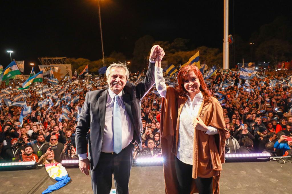 PjOficialLR's tweet photo. En Rosario se encendió la esperanza. 

Es posible una Argentina que nos incluya a TOD☀️S, con inclusión y justicia social.

El futuro es con #AlbertoYCristina https://t.co/roR4WVozaJ