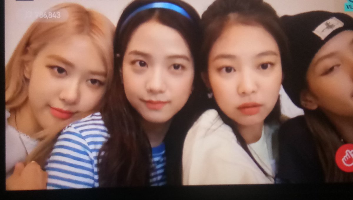 lid_ruby's tweet photo. แค่เกี๊ยวก็เต็มแร้วอ่ะแม่!!!! #TreeYearsWithBLACKPINK  #BLACKPINK https://t.co/BB5lVed0Yl