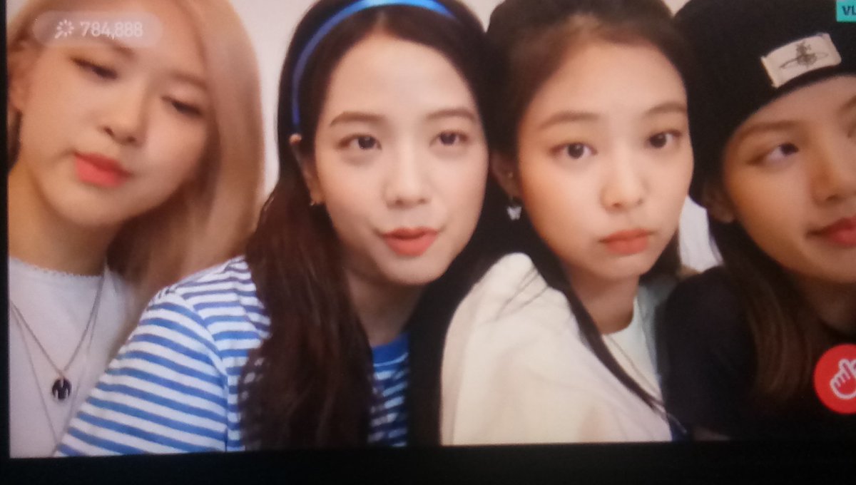 lid_ruby's tweet photo. แค่เกี๊ยวก็เต็มแร้วอ่ะแม่!!!! #TreeYearsWithBLACKPINK  #BLACKPINK https://t.co/BB5lVed0Yl