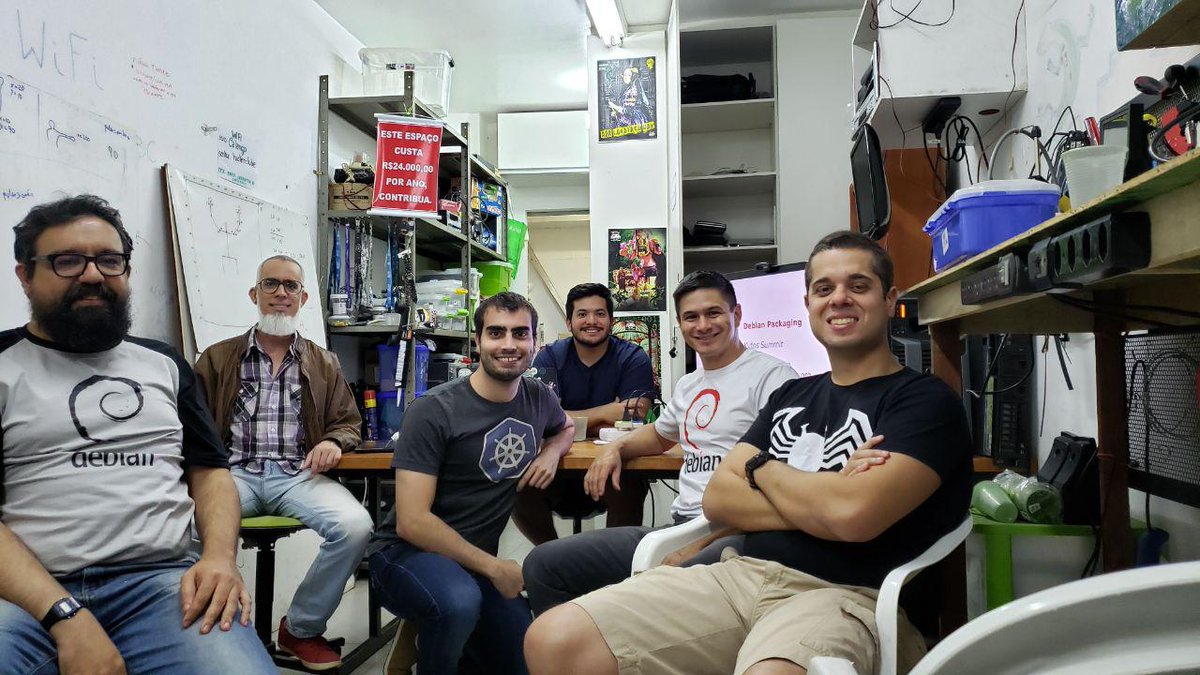 <a href="/DebianBrasilia/">Debian Brasília</a> reunido para avançar no projeto Debian em Brasília. Obrigado a todos que estiveram presente, obrigado ao <a href="/calangohc/">Calango Hacker Clube</a>  por ceder o espaço. <a href="/gilmardosreis/">Chunk</a> <a href="/__villar__/">Gabriel Villar</a> <a href="/joenio/">Joenio Marques da Costa</a> <a href="/lucas_kanashiro/">Lucas Kanashiro</a>