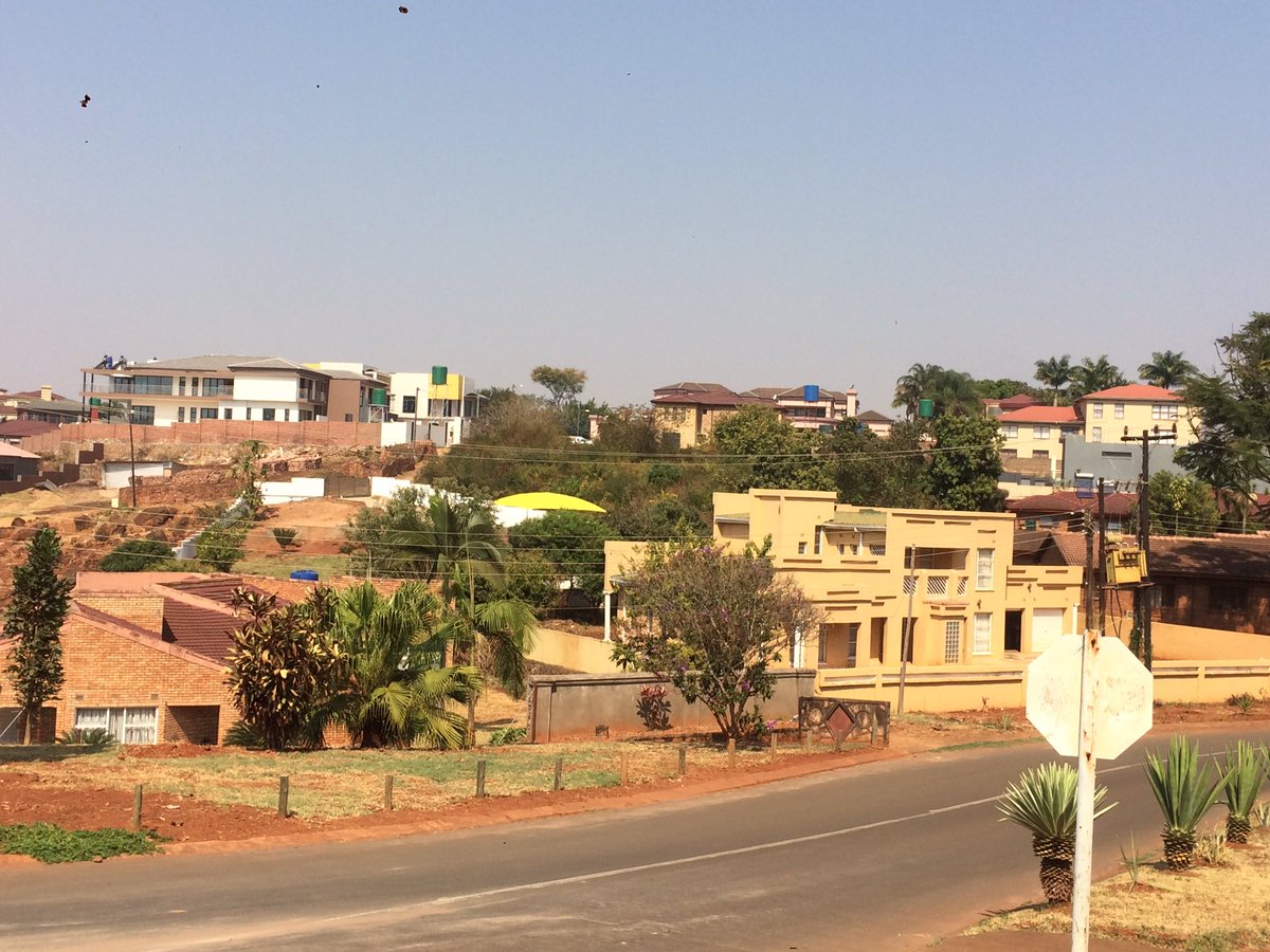 Thakhani_R's tweet image. 4 vacant stands available at Thohoyandou Unit D Surbub. 
Sizes: 1200 m² - 1374 m²
Prices: R650k - R680k