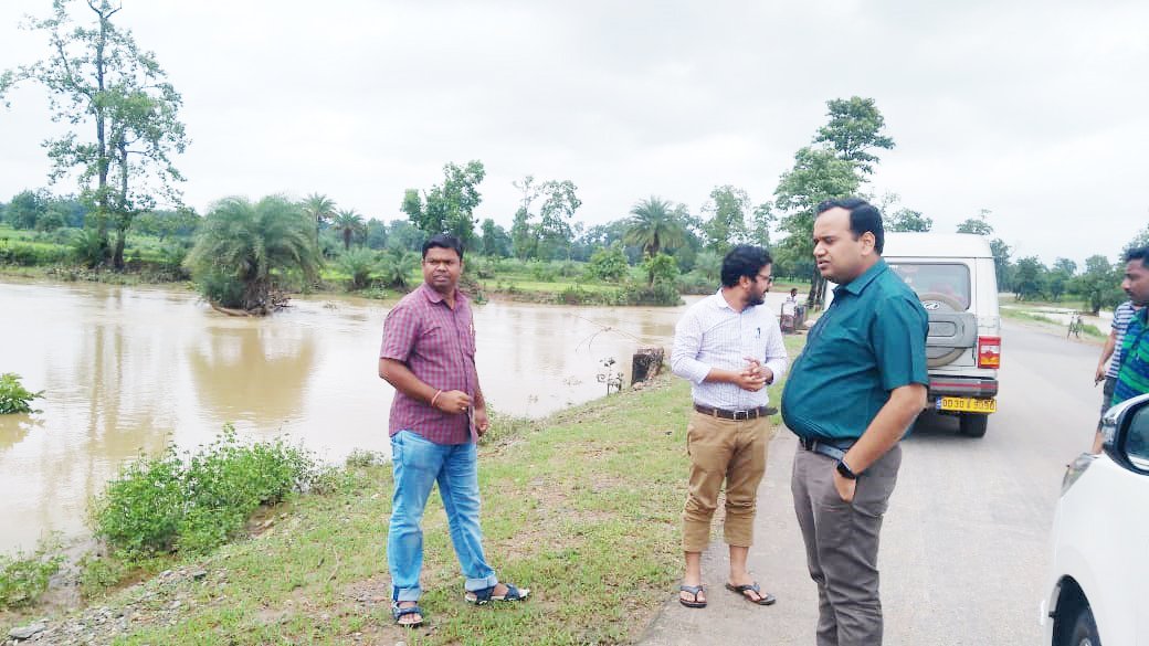 dm_malkangiri's tweet photo. Sri Manish Agarwal, IAS, Collector Malkangiri conducted a field visited on 08.08.2019 to Mathili and Khairput Block areas. Took the stock of the situation
https://t.co/hqa3FDaSLb
#SRC_Odisha, #CMO_Odisha, #rdmodisha, #osdma, #PRDeptOdisha, #relief, #MGNREGA, #Malkangiri, #Odisha https://t.co/BzuEtjanr3