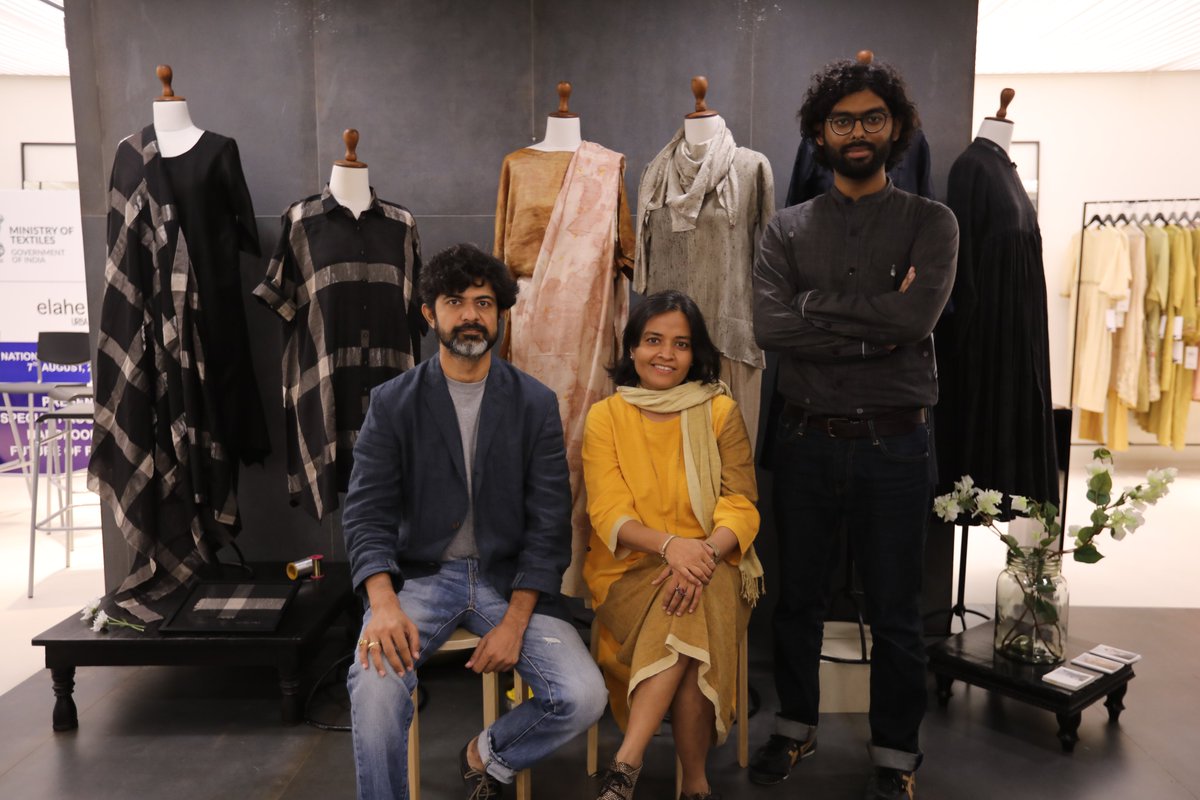 LakmeFashionWk's tweet photo. .@TexMinIndia along with #LFW at @elaheurban celebrated the 5th #NationalHandloomDay in Hyderabad where first looks of #MakuTextiles, #SohamDave and #Padmaja were unveiled for their upcoming showcase on Sustainable Fashion Day at LFW August 2019

@smritiirani @GLVazirani https://t.co/pbtmje8IGu