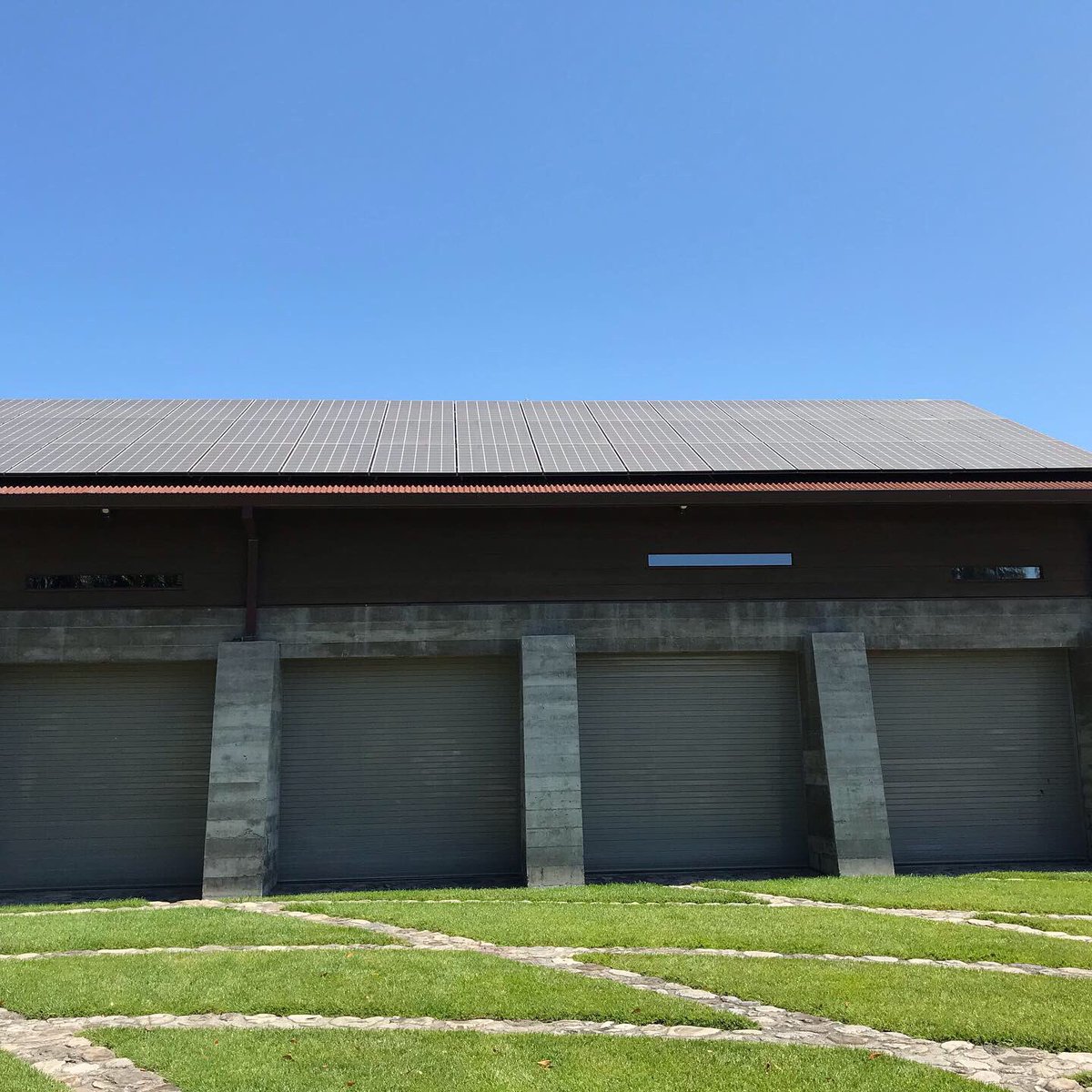 We visited the Stone Edge Farm Microgrid in Sonoma, CA. Impressed! They managed to island for 2 weeks and ensure security of supply in California’s recent wildfires. Can’t wait to see them introducing DC technology...