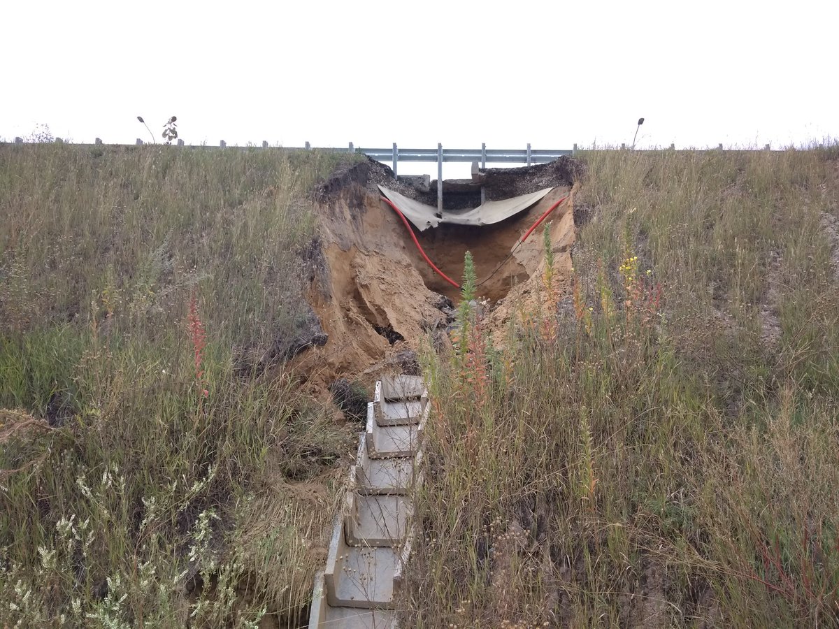 Road163's tweet photo. Новая дорога в аэропорт Курумоч, в сторону аэропорта. Проезжая искусственное сооружение через ЖД пути. @NuzhdinVV @I_Pivkin @avtosamara @D_Azaroff @onf63 https://t.co/Cispa4Rf51