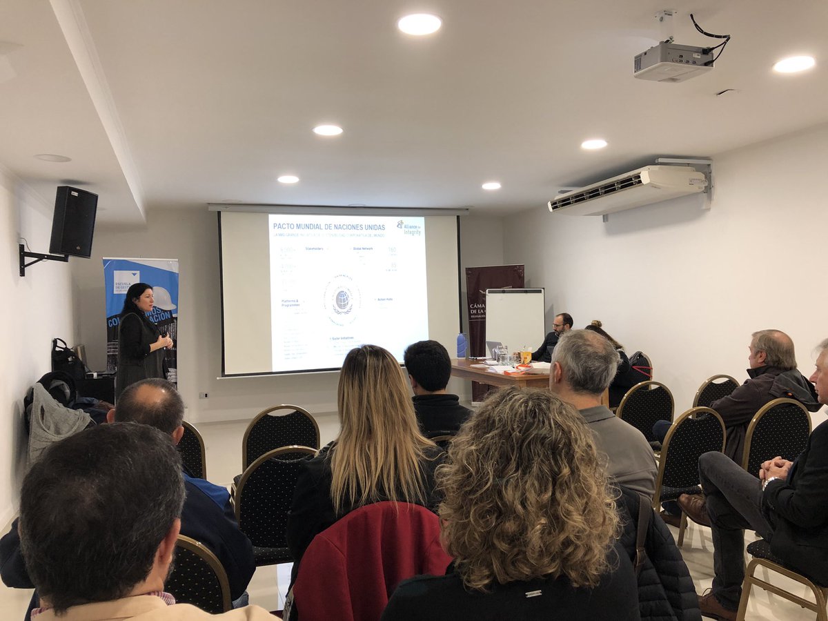 pactoglobalARG's tweet photo. Arrancamos la capacitación en #Paraná sobre el 10mo principio del Pacto Global. En esta ocasión con empresas de la construcción de la provincia de Entre Ríos, en el marco de @afin_giz con @ahkargentina. Aquí @BetinaAzugna de @SancorSeguros contando los beneficios de Pacto Global https://t.co/6N01tQBgvv