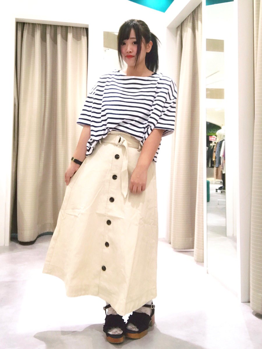 FR_ebina's tweet photo. 🌼夏物売���つくし🌼

今回はスカート・パンツstyleどちらにも合うボーダービックＴのご紹介です🌼

コーデにアクセントを加えたいならボーダー!!!
ビックTなので気になることろを隠してくれます🌷

ﾄｯﾌﾟｽ👕
No. 995-854680 https://t.co/PpYa9G4bKh