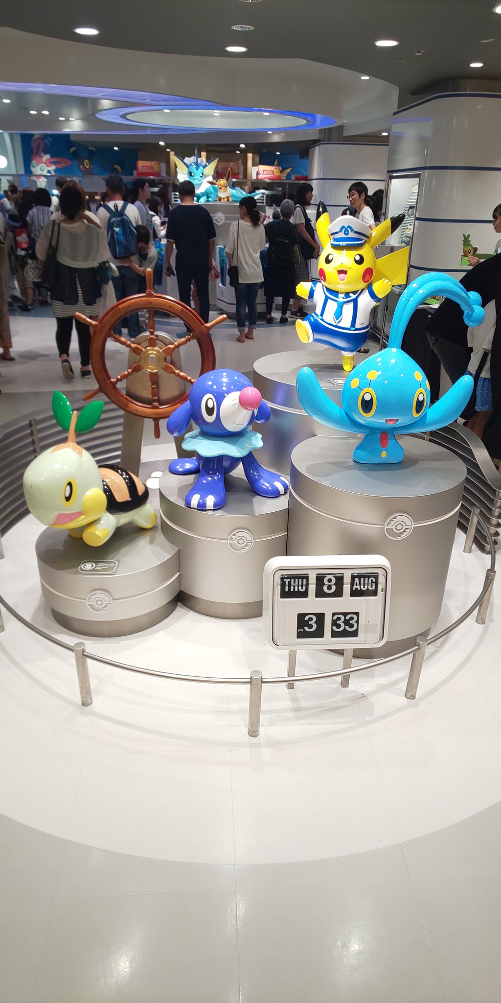 ポケモンセンターヨコハマ 夏休みの混雑状況をチェック レジはどれくらい並ぶ 猫のしっぽに殴られたい