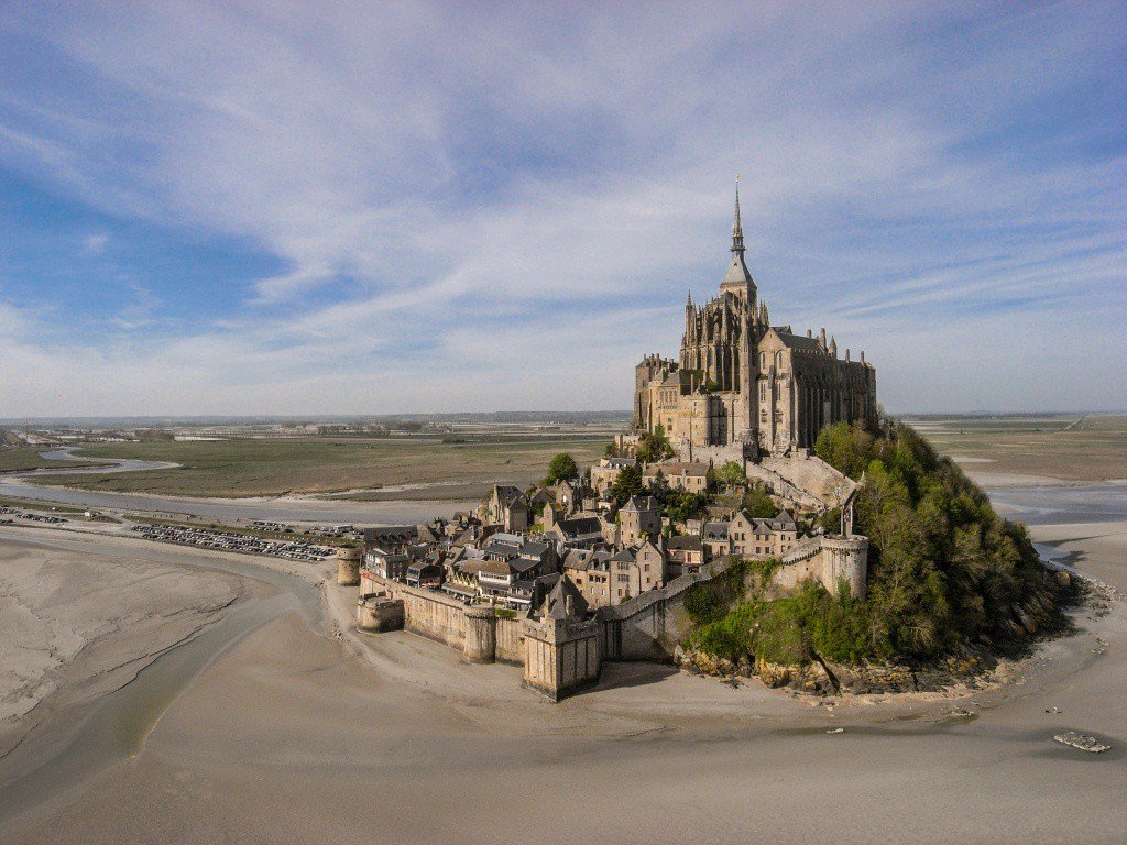 Flanerie_art's tweet photo. "Et toujours la même question, qui reste pour moi sans réponse globale : pourquoi le passé, avec si peu de moyens, a-t-il fait tant de beauté, quand notre époque, avec tant de richesse, n'a produit que de la laideur ?" 

Jacques Julliard, L'Année des fantômes. https://t.co/v2UGeM2olm