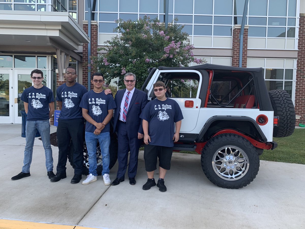 SuperPWCS's tweet photo. The @HyltonBulldogs automotive students are showing off their Jeep build at #EEE2019 https://t.co/2kfxluAJcK