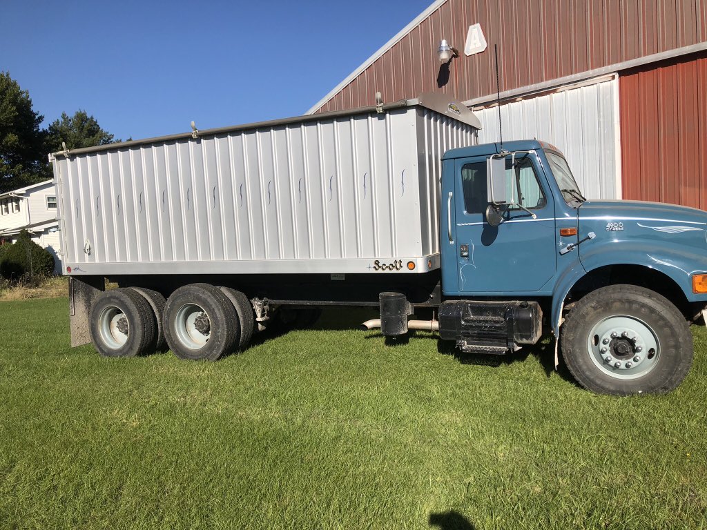 mike_moneil's tweet photo. @zane_jones Got a nice 2001 ih 4900, 18’ Scott steel bed https://t.co/Od1vwY4Obr