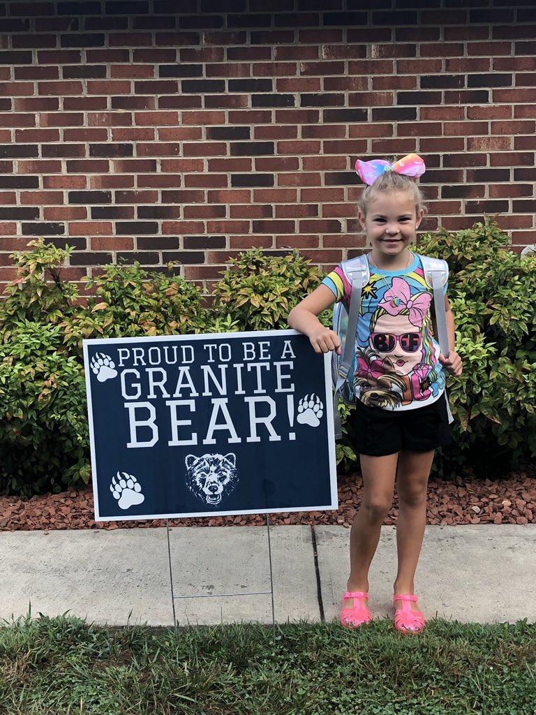 4gr8kidz_'s tweet image. Not only are we proud to be a Granite Bear, but the last of the 4gr8kidz carries on the tradition. As always, GO BEARS🐻#MAfirstday