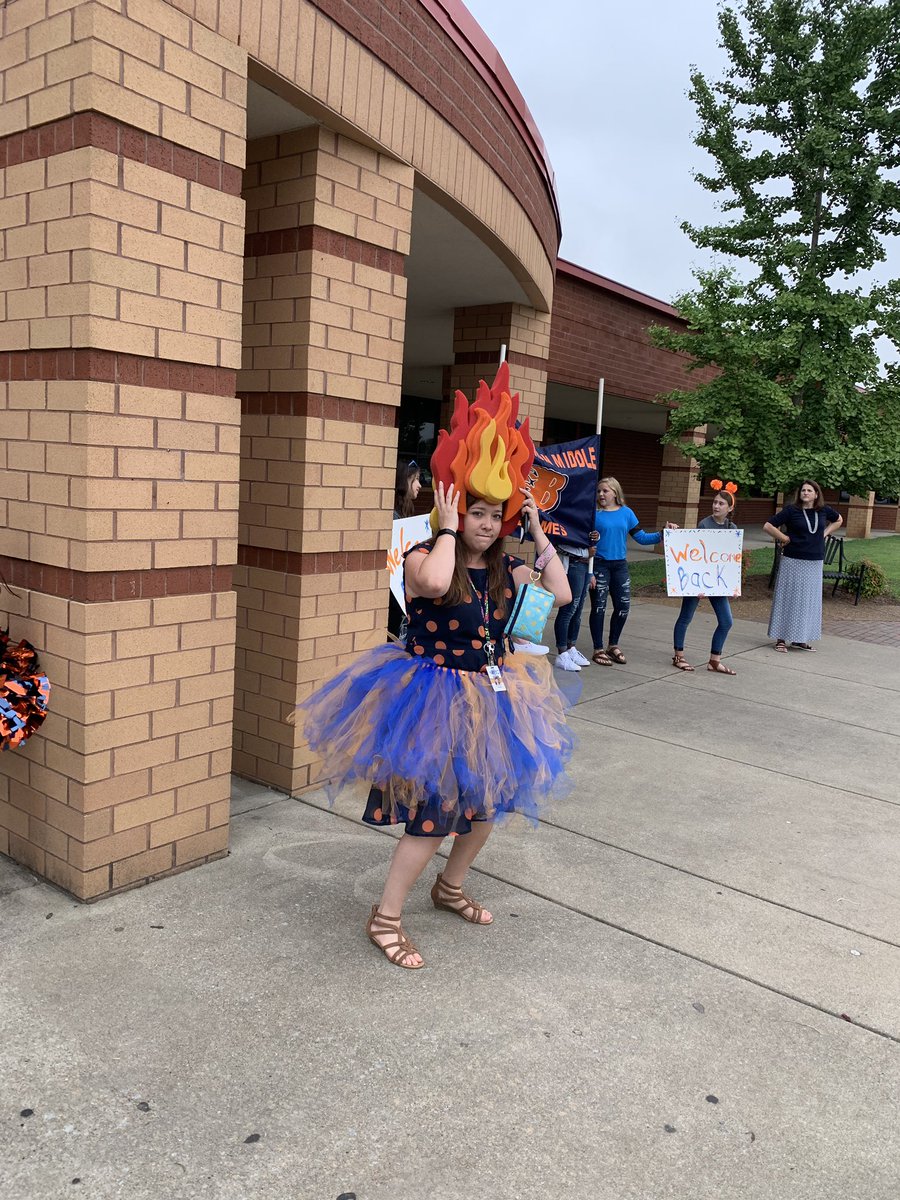 MrsMosesELAB's tweet photo. Happy best day of the year! It’s the first day of school at BMS! #WeAreBlackman #HeatinUp @Doctor_ACM @BlackmanMiddle https://t.co/aW4oNBeM25