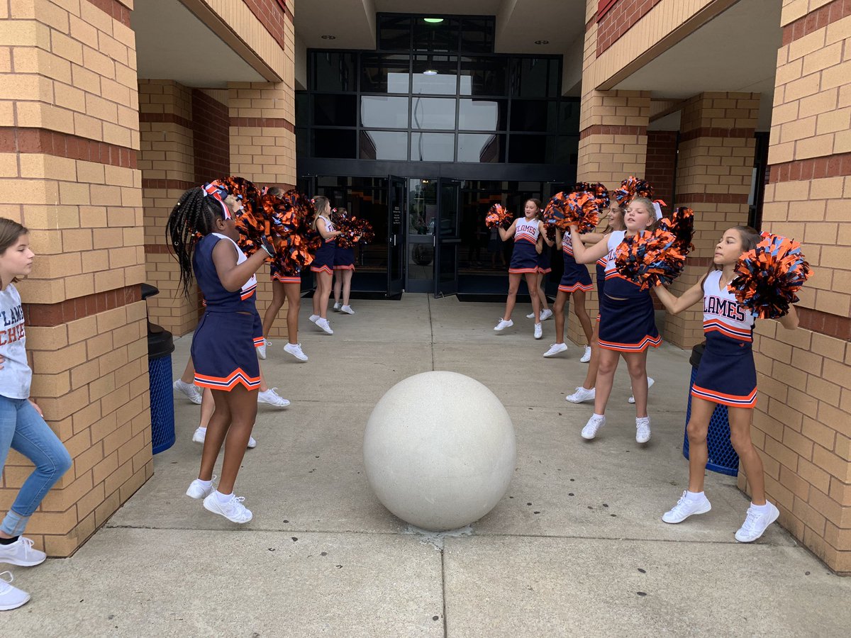 MrsMosesELAB's tweet photo. Happy best day of the year! It’s the first day of school at BMS! #WeAreBlackman #HeatinUp @Doctor_ACM @BlackmanMiddle https://t.co/aW4oNBeM25