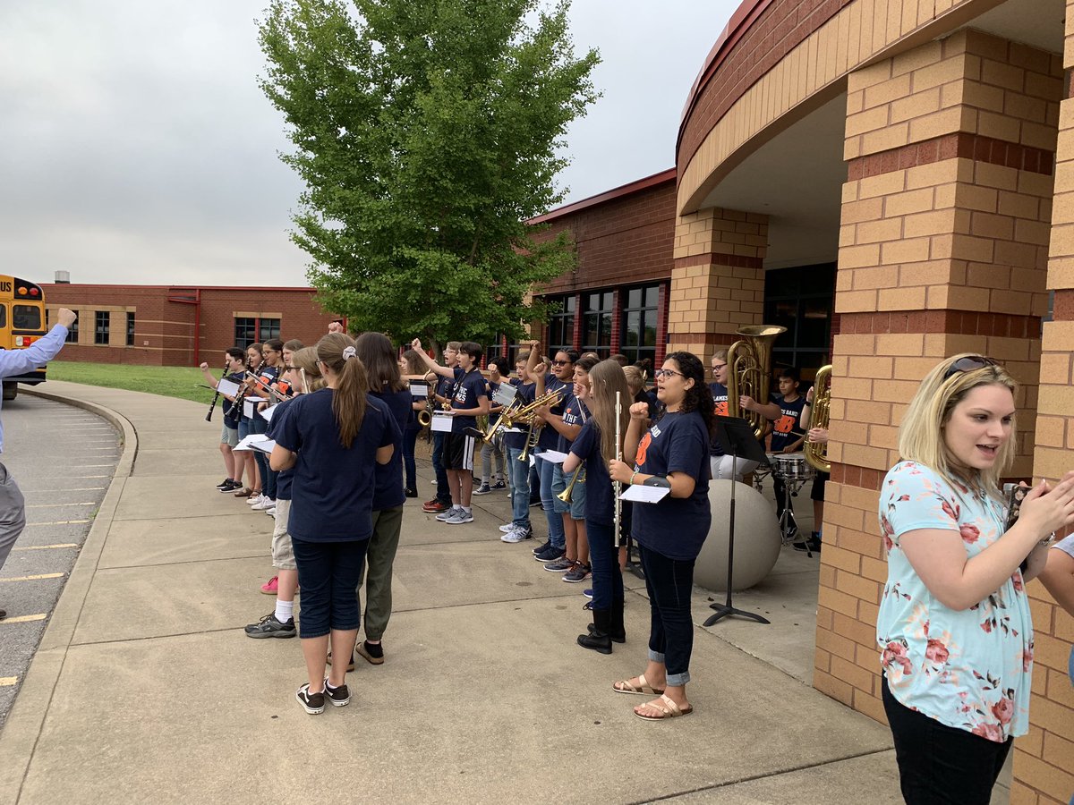 MrsMosesELAB's tweet photo. Happy best day of the year! It’s the first day of school at BMS! #WeAreBlackman #HeatinUp @Doctor_ACM @BlackmanMiddle https://t.co/aW4oNBeM25