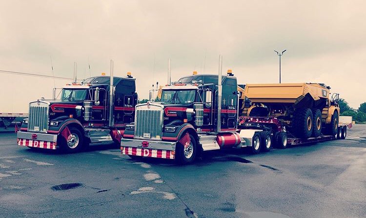 PaddockTrans's tweet photo. Couple of cool CAT’s near the ON/QC border.  #heavyhaul #paddocktransport Photo courtesy Tim Langenberg. https://t.co/XFevjWgyw8