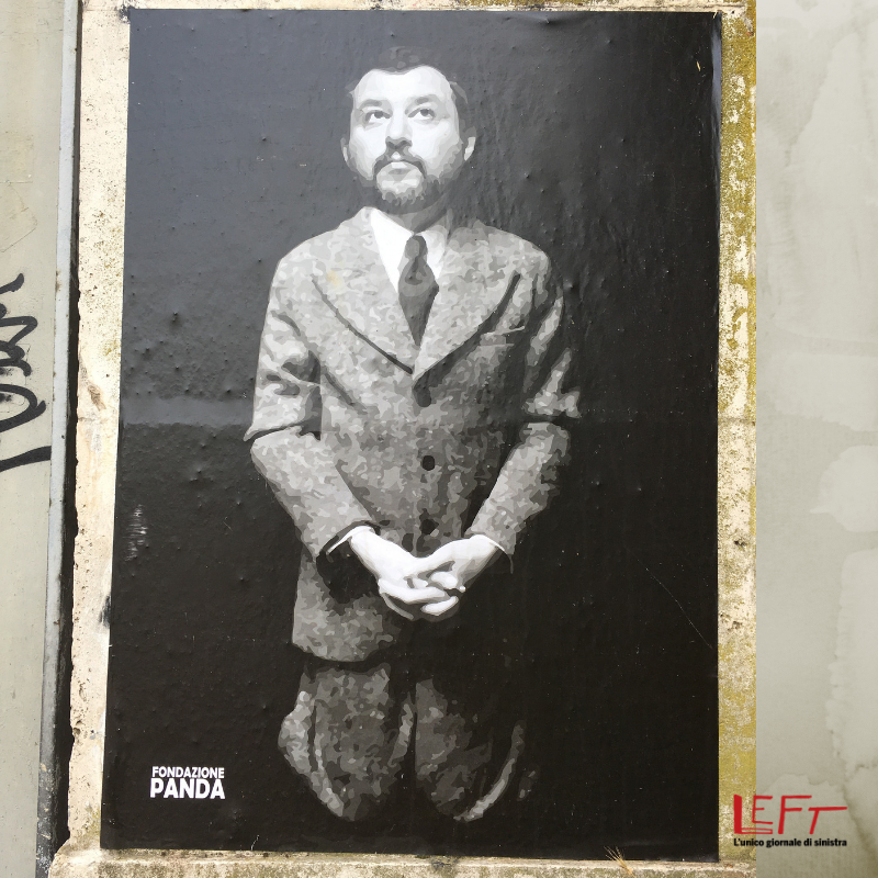 Left_rivista's tweet photo. Him...
Comparso stamattina a Roma (Eur). 
Liberamente ispirato a --->>> https://t.co/tSsIHvHNWh
Non potevamo non fotografarlo, ed è doveroso condividerlo https://t.co/xn5LGfu3ro