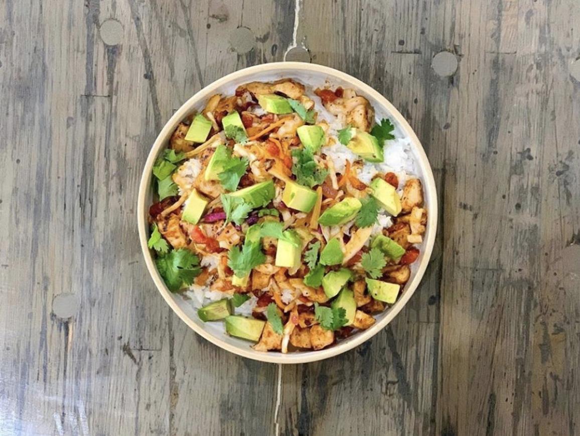 Here is a delicious Chicken De Janeiro rice bowl served in @ArcCardinal's Geode collection! Bowls continue to trend as they offer larger and deeper plating areas. Use bowls to highlight unique flavors and bring them to the forefront of the dish! 🥑🍚 .
#TabletopMatters