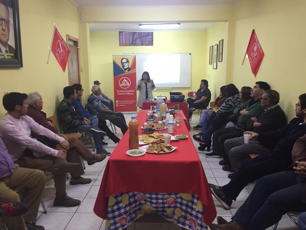 JSVallenar's tweet photo. Con presencia de nuestro cro Diputado Santana, CORE Juan Horacio, dirigentes PS y JS,militantes de base, se llevaron a cabo los "Diálogos Fraternos Socialistas"  jornada enriquecedora en que conversamos sobre los problemas partidarios y posibles soluciones #Atacama #Vallenar https://t.co/IaEK2R7QsR