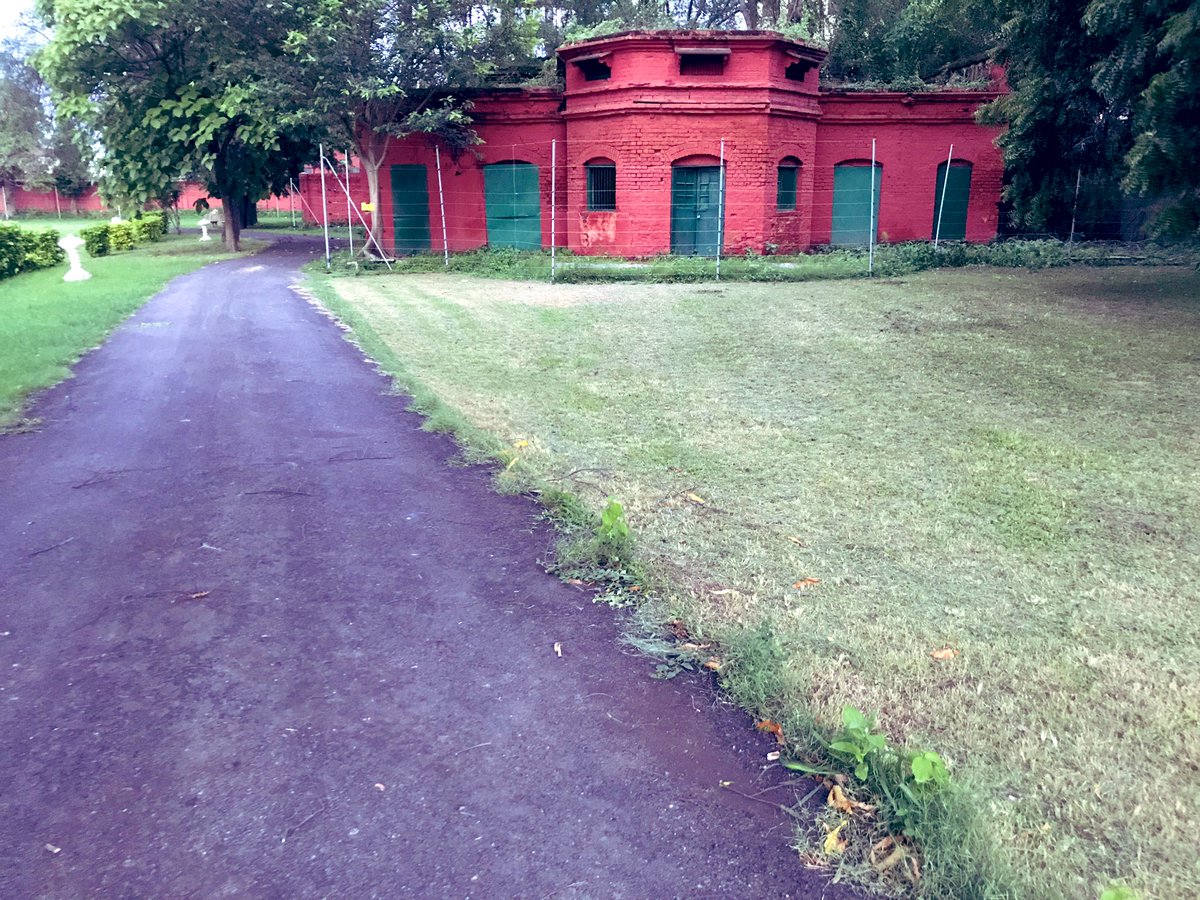 taruche's tweet photo. This red and green building is tucked way in a corner of a larger property. How must it be used? What are the possibilities? It’s just the perfect place for children to think up mysteries! #redbuilding https://t.co/K9mo0tKQyA