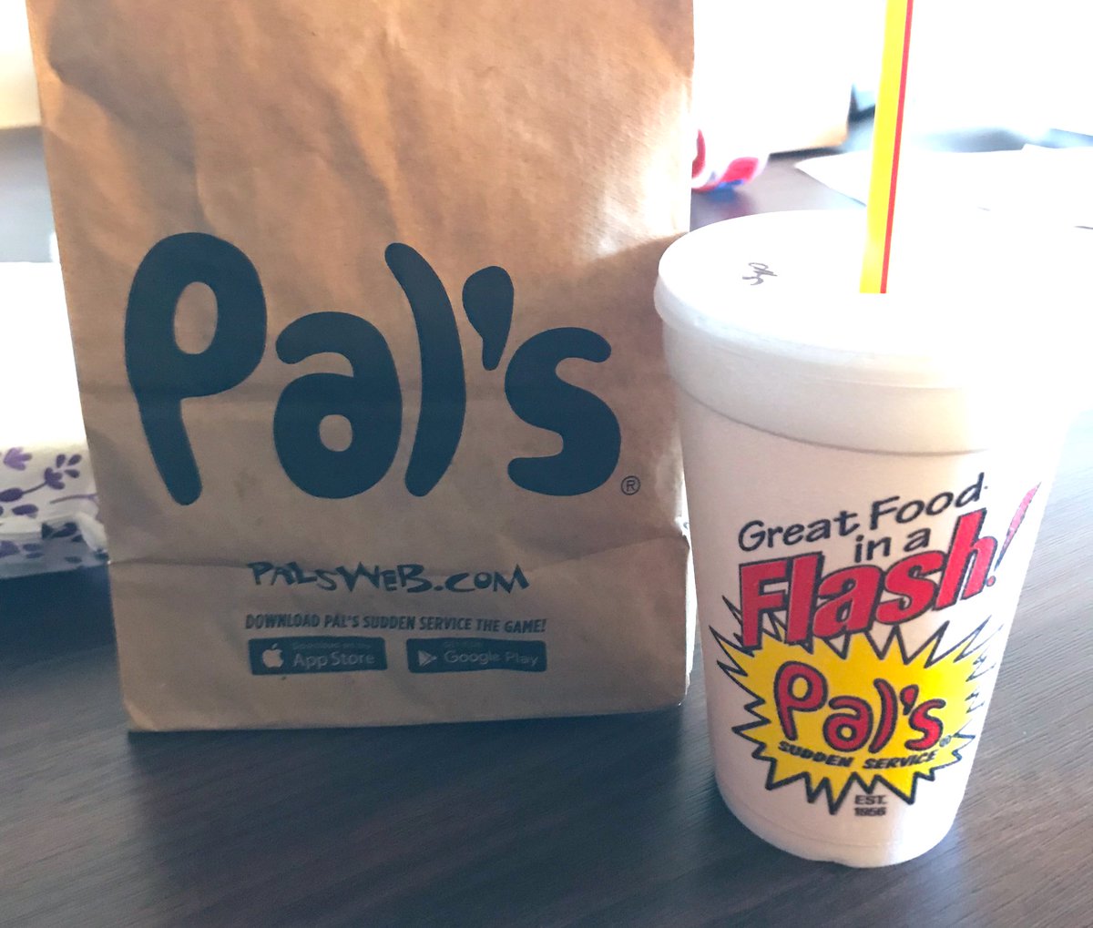 co1nCrafter's tweet photo. When you have the best coworker @rvillareal24 who brings Pals cheddar rounds & peachy sprite 🙌🏼 to work for you #bestthursday #teamwork #motivationfood https://t.co/Z6wTmKoFOk