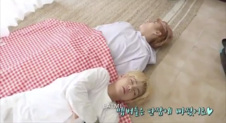taewonx08's tweet photo. La saga continúa #vkook #TaekookWeek2019 💜😍 Sleepy Taekook😴 https://t.co/WpWPJSZU05