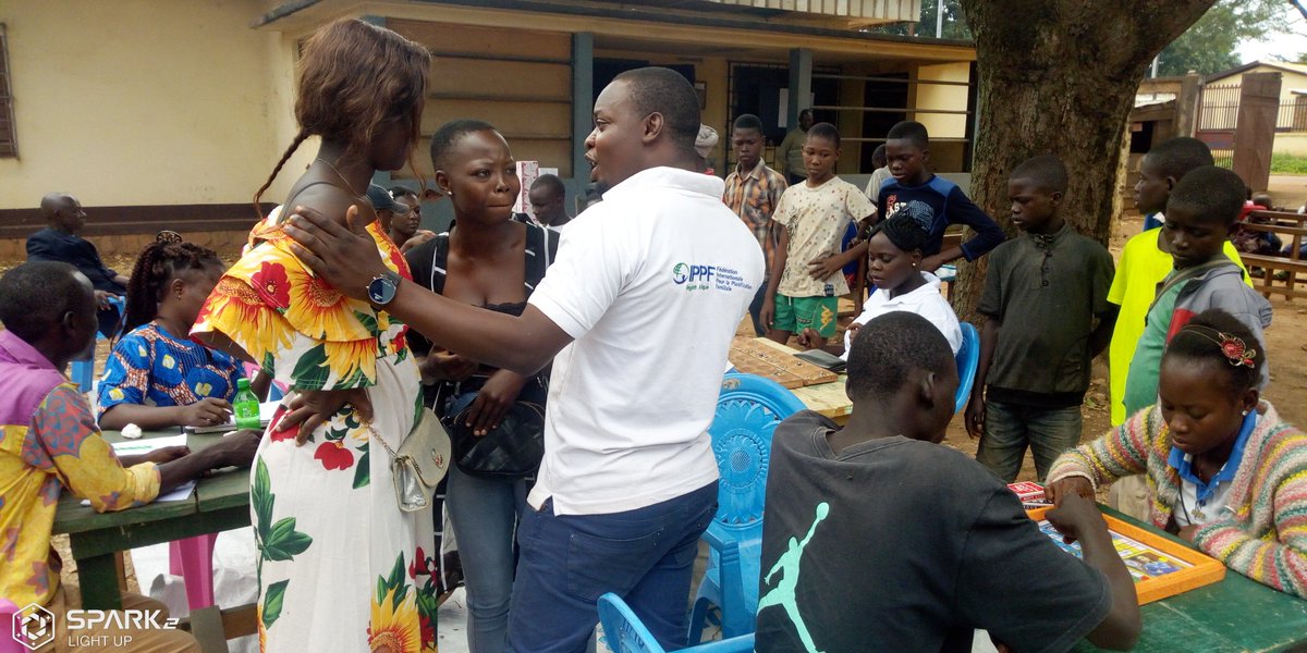 SostheneNguelem's tweet photo. Celebration de la journée culturelle au #Mouvement #Action des #jeunes de #ACABEF à laquelle les #pairseducateurs du programme💪 @Jeune_S3 ont parlés des bienfaits de la #planification #familiale en milieu #jeune suivi des jeux concours. #jeune.@IPPFAR @CordaidRCA @Samafouneil2 https://t.co/LA5XvsRSy3