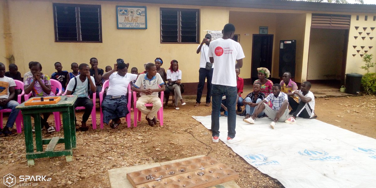 SostheneNguelem's tweet photo. Celebration de la journée culturelle au #Mouvement #Action des #jeunes de #ACABEF à laquelle les #pairseducateurs du programme💪 @Jeune_S3 ont parlés des bienfaits de la #planification #familiale en milieu #jeune suivi des jeux concours. #jeune.@IPPFAR @CordaidRCA @Samafouneil2 https://t.co/LA5XvsRSy3