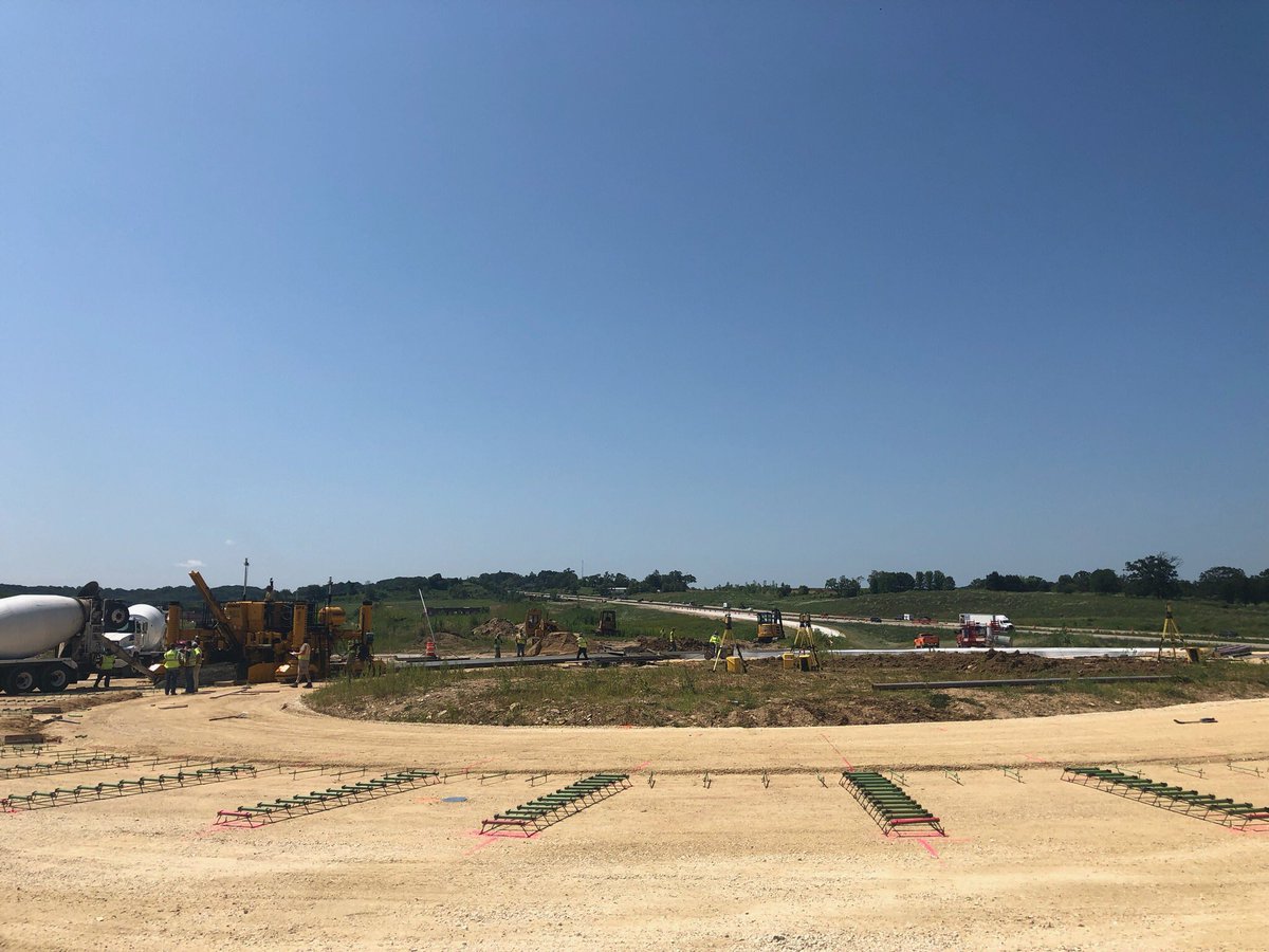 TMConsultingInc's tweet photo. Customer paving roundabout with Trimble Stringless. @TrimbleCEC @GOMACO @ConcreteState https://t.co/tuqNm1L84p