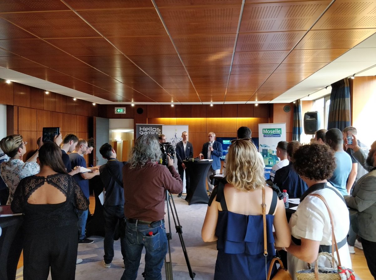 ThomasWillaume's tweet photo. Très fier, d'avoir eu l'opportunité de présenter en conférence de presse notre nouveau partenariat, nos ambitions et d'associer les couleurs de @HeliosGamingFR avec la @MoselleCD57. Ensemble construisons l'#esports en #mosl avec le Président Patrick Weiten et @HGTavalus ! https://t.co/8zWuGq3mDe