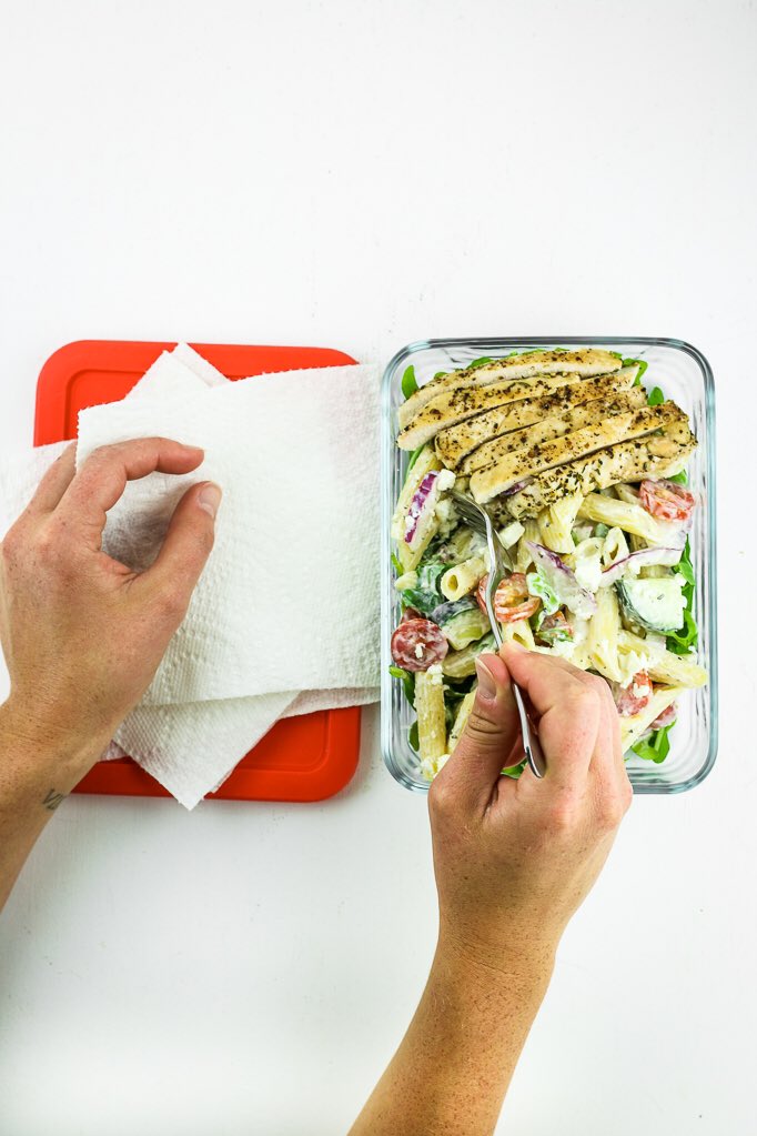 thefitchen's tweet photo. #ad NEW recipe: Greek Chicken Pasta Salad! Veggies, chicken, &amp; pasta all tossed in a creamy homemade dressing. The process is SO easy and cleanup is too, thanks to @Brawny® Tear-A-Square® paper towels! #PutASquareThere Learn how: https://t.co/TbED8VELvP https://t.co/q1yb7B5VRu