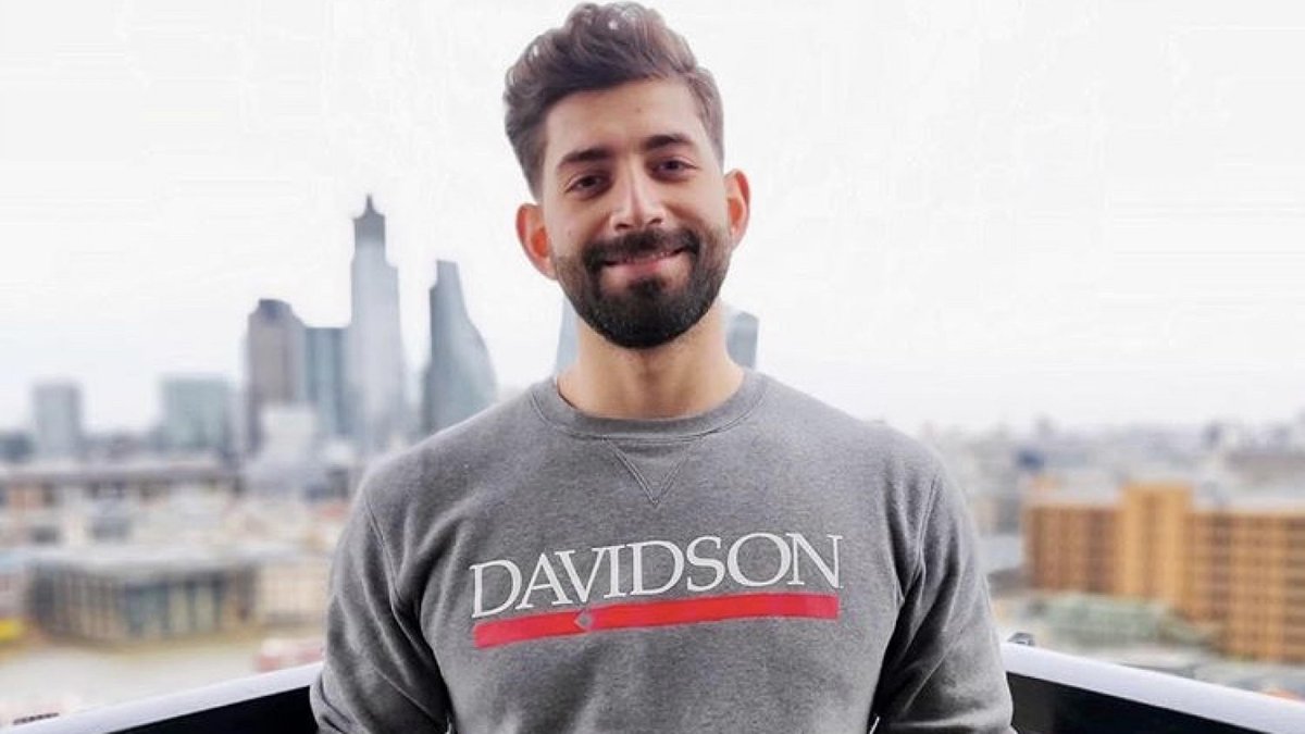 DavidsonCollege's tweet photo. Your next chance to win one of our limited-edition #TakeExit30 T-shirts is here!
It's #InternationalCatDay, so we want to see you and your Davidson gear around the world like @hanizeitoun here in London.
Reply with your own photo(s), and we'll choose two winners Friday! 🌍 https://t.co/00Vw2LdbR1