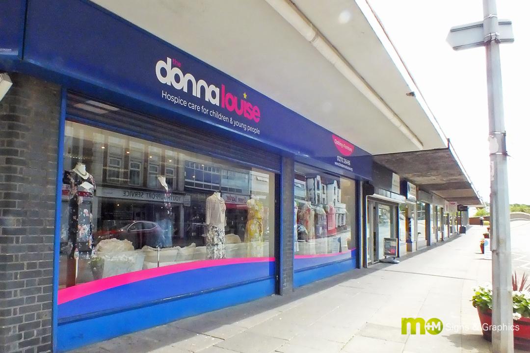 MMSignsGraphics's tweet image. Nina Smith S&amp;amp;G Manager went to @DonnaLouiseUK in Crewe to look at the shop’s Internal &amp;amp; External Signage..its looking good &amp;amp; is doing very well since opening a few weeks ago. Go Donna Louise! M&amp;amp;M will continue to support and help you along the way🙌

@Metamarkuk #Charity #signage