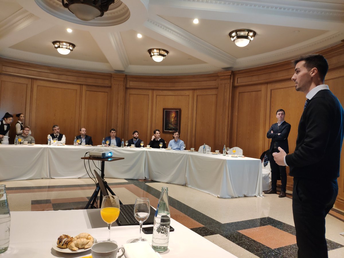MAVSAOficial's tweet photo. #BuenJueves iniciamos un nuevo #desayuno con Agentes para seguir difundiendo el #financiamiento para las #Pyme en el #MercadoDeCapitales
#ChequePagoDiferido #Pagares #FacturaDeCreditoElectronica #Financiaclick #ONSimple https://t.co/59RLxGnAWI