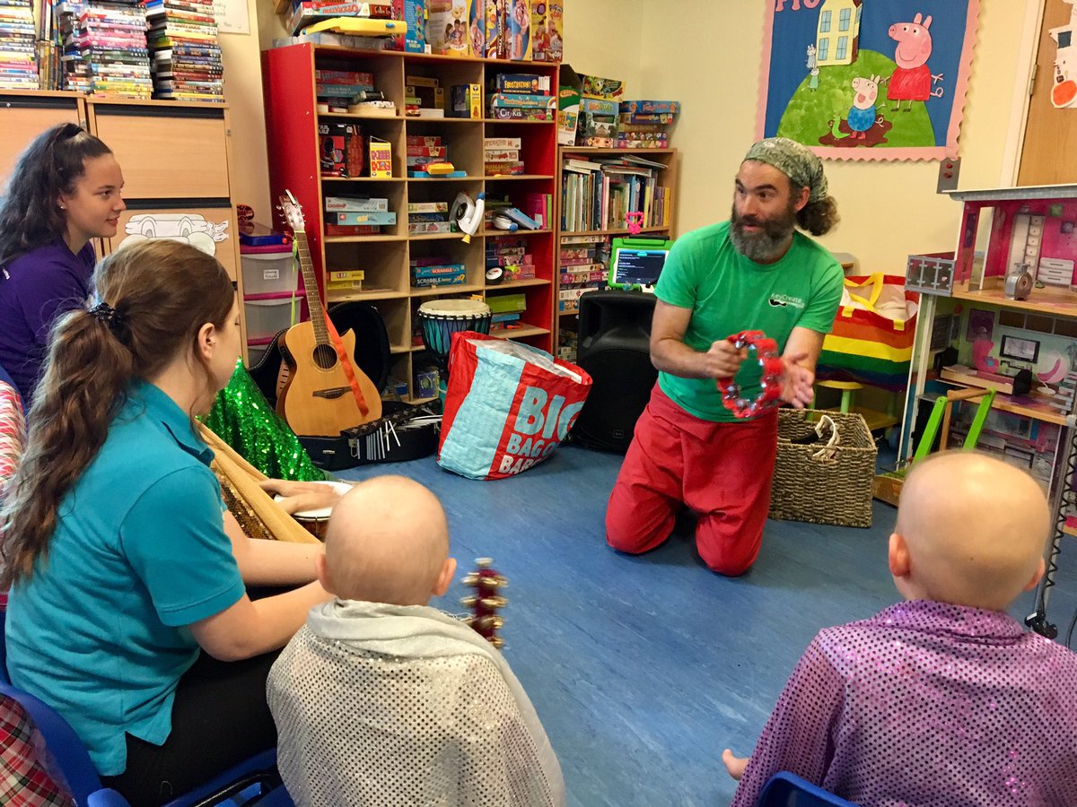 LATCHWales's tweet image. We’re so happy to share that LATCH has partnered with Dave Morris from @Keycreate1 to provide weekly music &amp;amp; storytelling workshops for children on Rainbow Ward. The smiling &amp;amp; laughter we witnessed during his first visit was truly exceptional, &amp;amp; we can’t wait to see him next! 💜